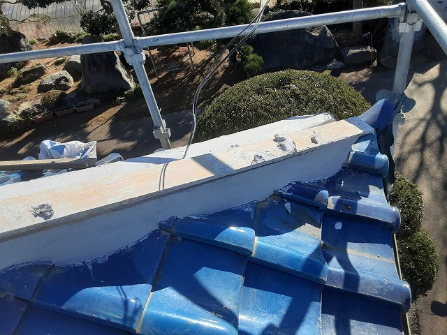 南蛮漆喰で棟の土台造り